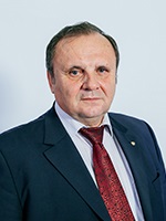 С надеждой на решение своих проблем
