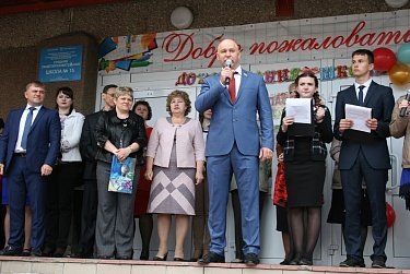 Аркадий Швецов пожелал успехов выпускникам