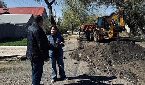 По просьбам жителей Оренбурга на улице Красногвардейской идет ремонт дороги