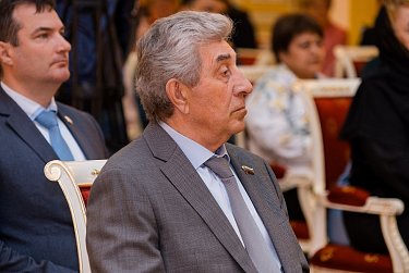 Губернатор вручил госнаграды