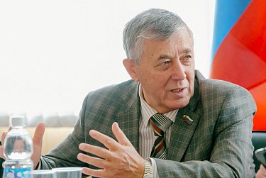 Предлагает общественность 