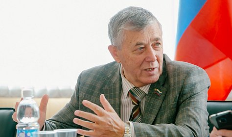 Предлагает общественность 