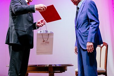 Законодатели поздравили Владимира Канюкова с 75-летием