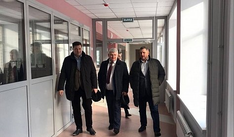 Депутаты курируют модернизацию школ