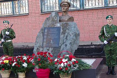 Памятник герою-пограничнику Александру Сидоровнину восстановлен в Сорочинске