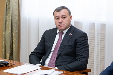 Политические убеждения не должны мешать общей работе