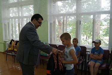 Сергей Бабин принял участие в акции «Соберем ребенка в школу»