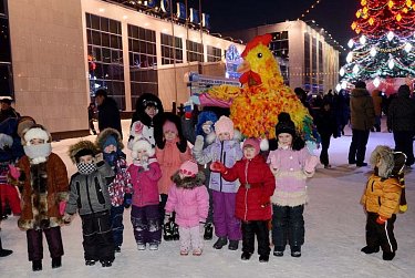 Огни на елочках зажглись