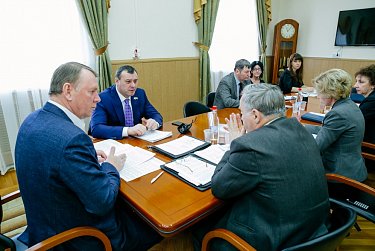 Подготовка к очередному заседанию областного парламента