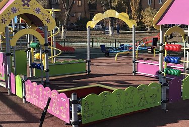 В территориях Оренбуржья торжественно открыты благоустроенные дворы