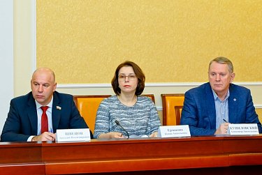 Депутаты приняли участие в заседании Инвестиционного совета области