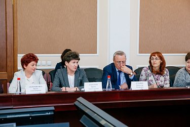 На заседании комитета по социальной и демографической политике 