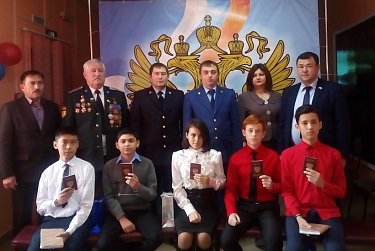 Ермек Алкулов вручил паспорта 