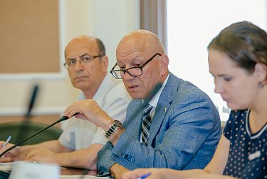 Депутаты предлагают дополнительно стимулировать усыновителей