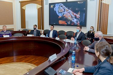 Вокруг Земли за 108 минут