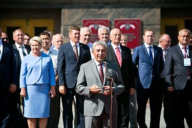 Автомобили для лучших учителей Оренбуржья