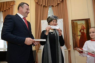 Олег Димов вручил премии имени Петра Рычкова литераторам Оренбуржья