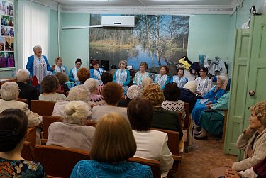 Депутаты поздравляют ветеранов с Днем Великой Победы