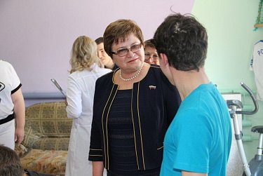 Депутаты посетили социальные учреждения Гая и Медногорска