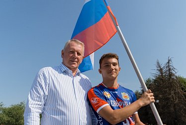 Объединены триколором!