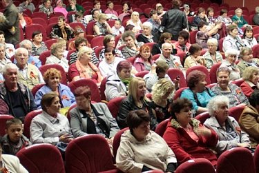 Депутаты ЛДПР поздравили оренбуржцев с Днем Победы