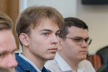 Студенты на экскурсии в областном парламенте