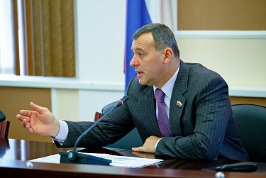 Депутаты предложили День знаний начинать с рассказа о героях-земляках    