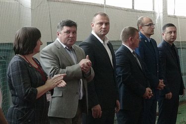 Сергей Салмин наградил юных боксеров