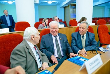 Сергей Грачев: «Надо максимально использовать различные формы и инструменты работы с молодежью, включая личный пример»