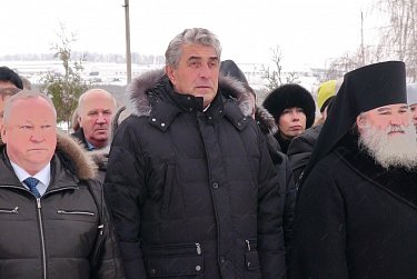 На открытии памятника прославленному земляку