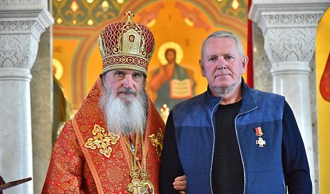 Александр Куниловский награжден медалью за помощь в строительстве храма
