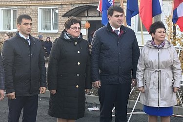 В территориях Оренбуржья торжественно открыты благоустроенные дворы