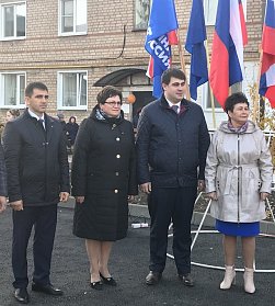 В территориях Оренбуржья торжественно открыты благоустроенные дворы