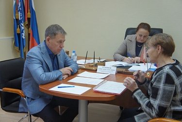 Александр Трубников вопросы заявителей взял под свой контроль 