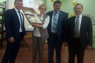 Ермек Алкулов поздравил библиотекарей Орска с 40-летием образования Центральной библиотечной системы