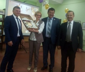 Ермек Алкулов поздравил библиотекарей Орска с 40-летием образования Центральной библиотечной системы