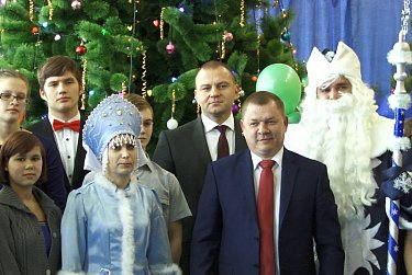 К детворе с подарками