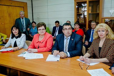 Депутаты провели День информации в Грачевском районе