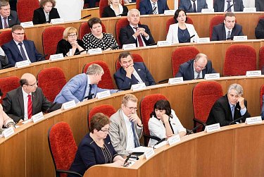 Оренбургские парламентарии рассмотрели более 30 вопросов