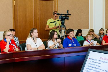 «Парламентский урок» провел Олег Димов