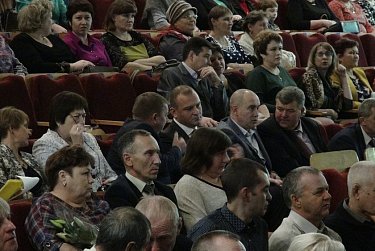 Сергей Салмин поздравил грачевских аграриев