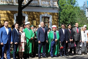 В Оренбурге открыта мемориальная доска Кариму Хакимову