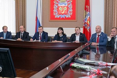 Депутаты поздравили представителей старшего поколения