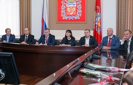 Депутаты поздравили представителей старшего поколения