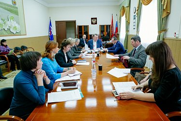 Подготовка к очередному заседанию областного парламента