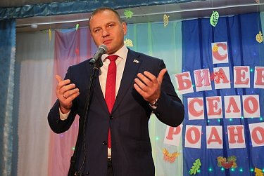 Сергей Салмин поздравил жителей села Ягодное