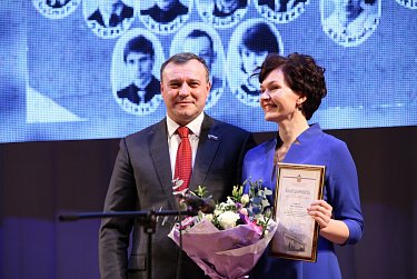 Олег Димов поздравил коллектив школы №34 областного центра