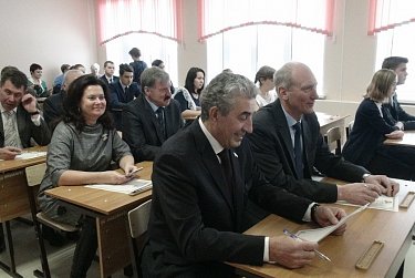 На открытии памятника прославленному земляку