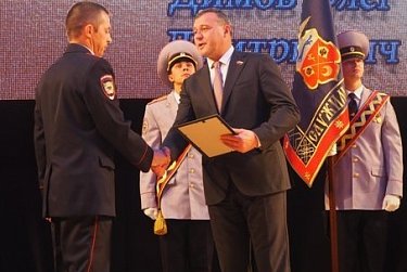 Олег Димов поздравил сотрудников полиции