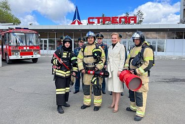 Екатерина Калегина поздравила огнеборцев